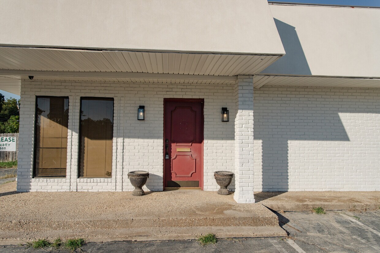 Building Photo - 3621 Bosque Blvd