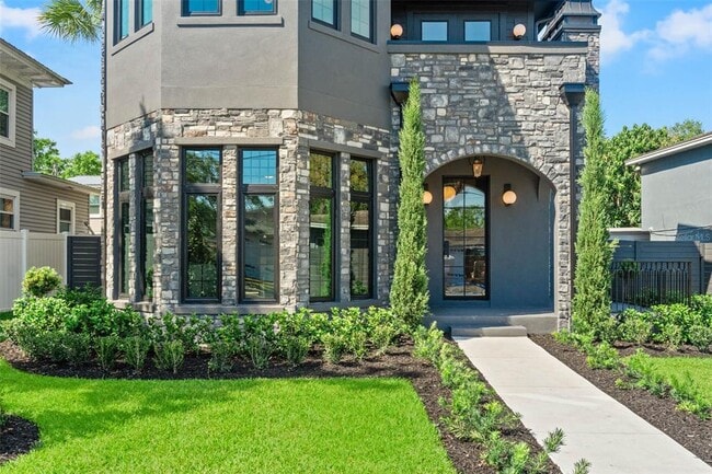 Building Photo - 807 W Park Ave