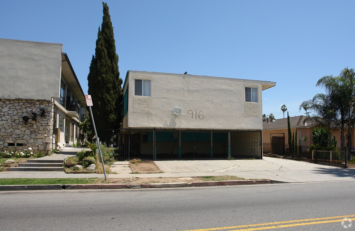 Building Photo - 916 N Normandie Ave