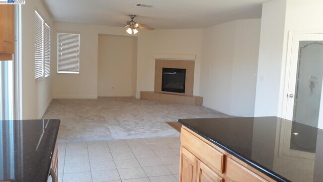 Building Photo - 640 Dickinson Ct