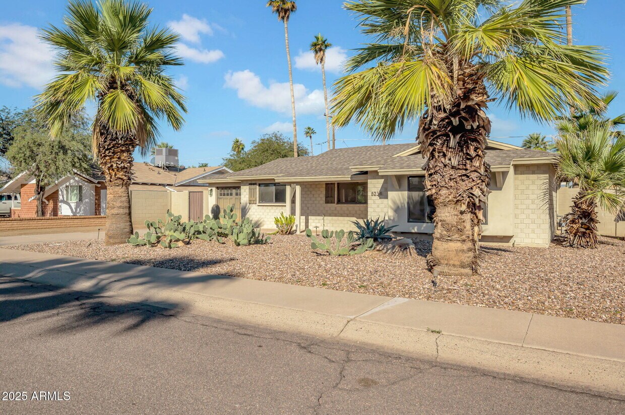 Foto principal - 8234 E Heatherbrae Ave