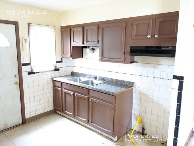 Building Photo - 6834 Eisele St