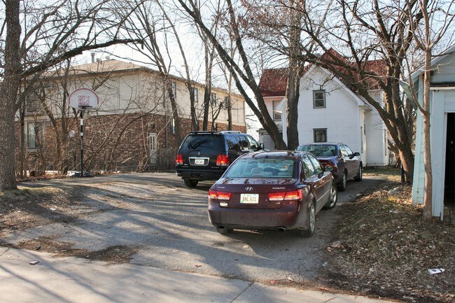 Building Photo - 342 S Dodge St