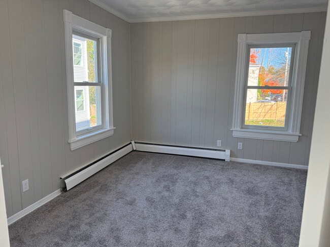 Building Photo - 15 School St