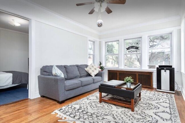 Sala de estar 2 - 5021 W Belden St