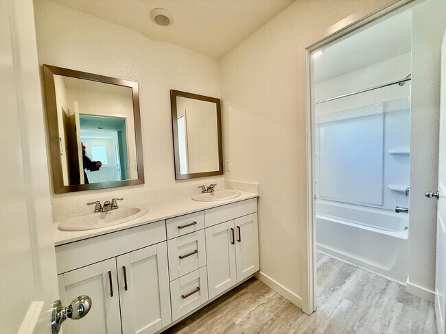 Foto del edificio - New home available now