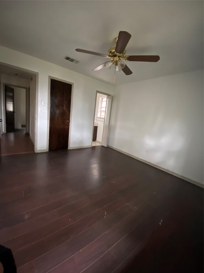 Building Photo - 5122 Kent Dr