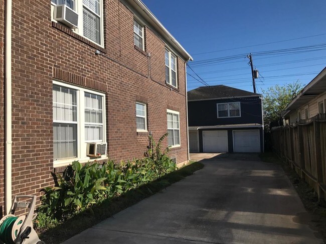 Foto del edificio - 1831 Lombardy St