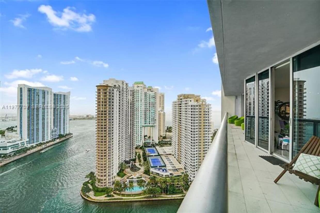 Photo - 495 Brickell Ave # 2804 (A11977709)