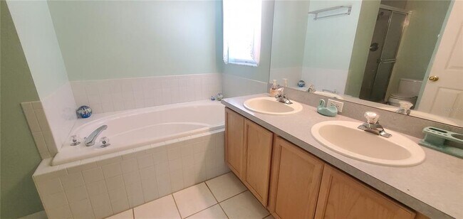 Foto del edificio - 904 Challenger Ave