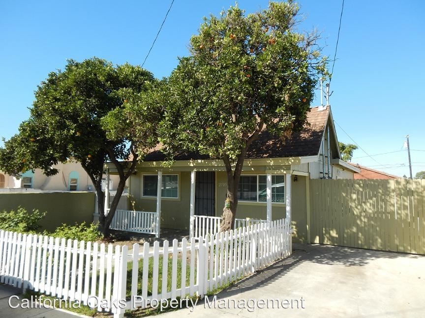Primary Photo - 2705-2703 Loma Vista Rd