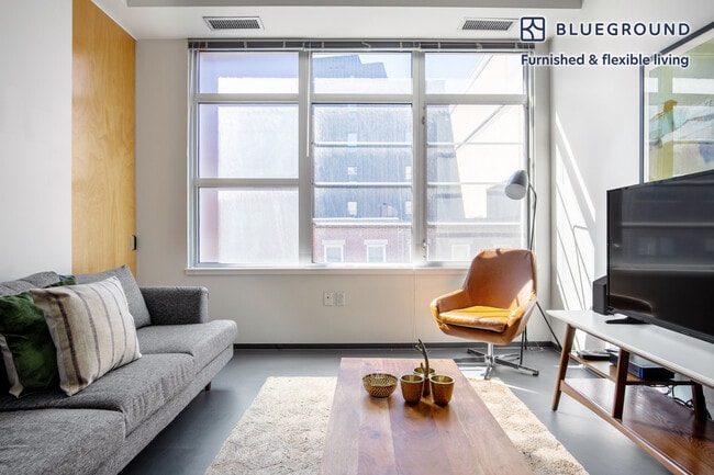 Building Photo - 160 E Berkeley St