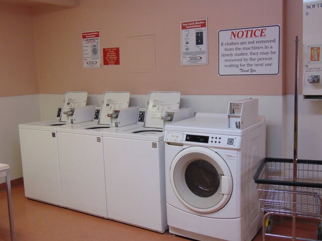 Foto del edificio - Lower Level Smokey Lane 1 bedroom, 1 bath ...