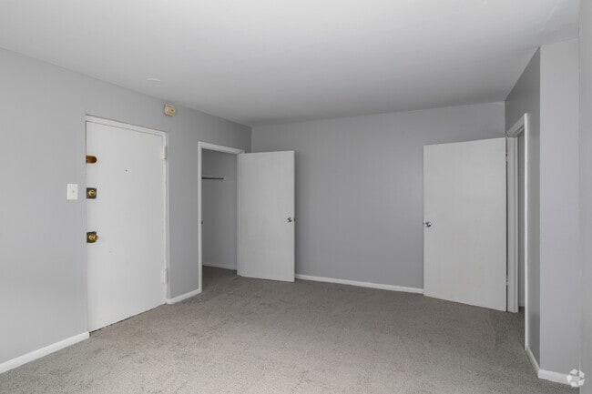2BR, 1BA - 840SF - Living Area - The Park Circle Apartments