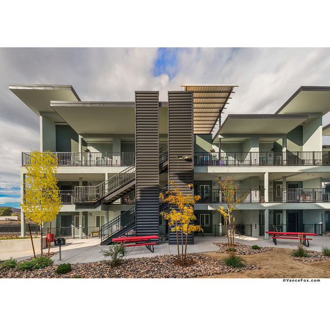 Foto del edificio - Juniper Village
