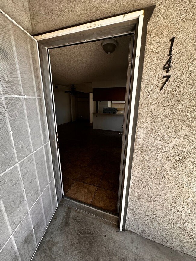 Foto del edificio - 2 Bed 1 Bath in Gated Community