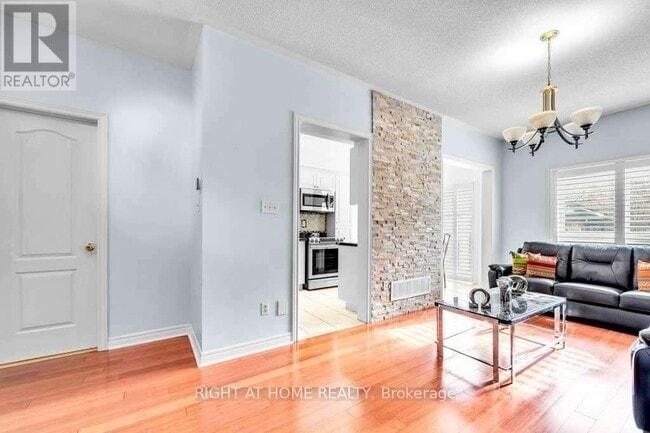 Building Photo - 558 Legresley Ln