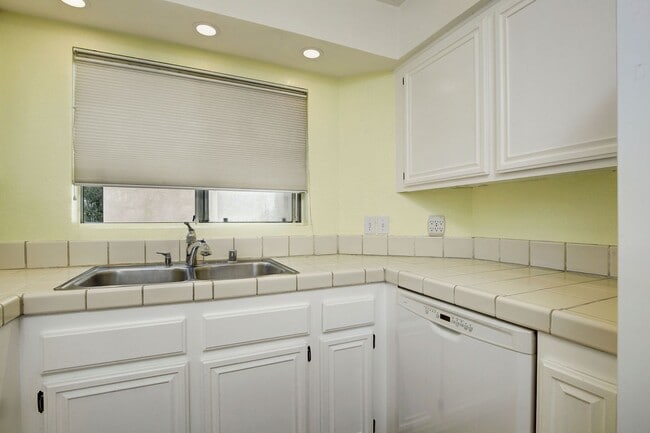 Foto del edificio - $3200 / Fabulous 2br / 2ba condo (Bankers ...