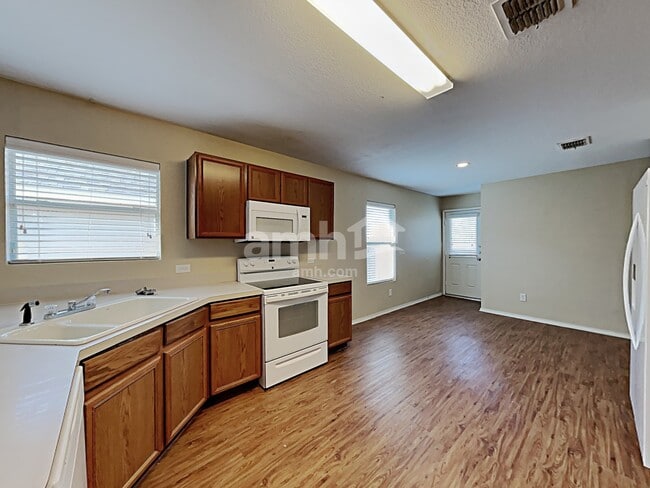 Foto del edificio - 1995 Kickapoo Trl