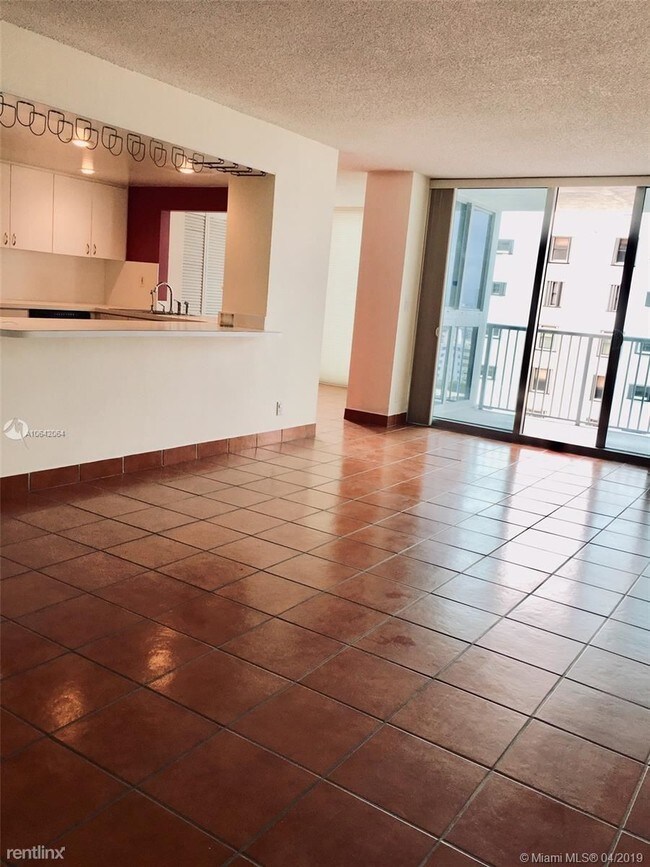 Foto del edificio - 2665 Collins Ave