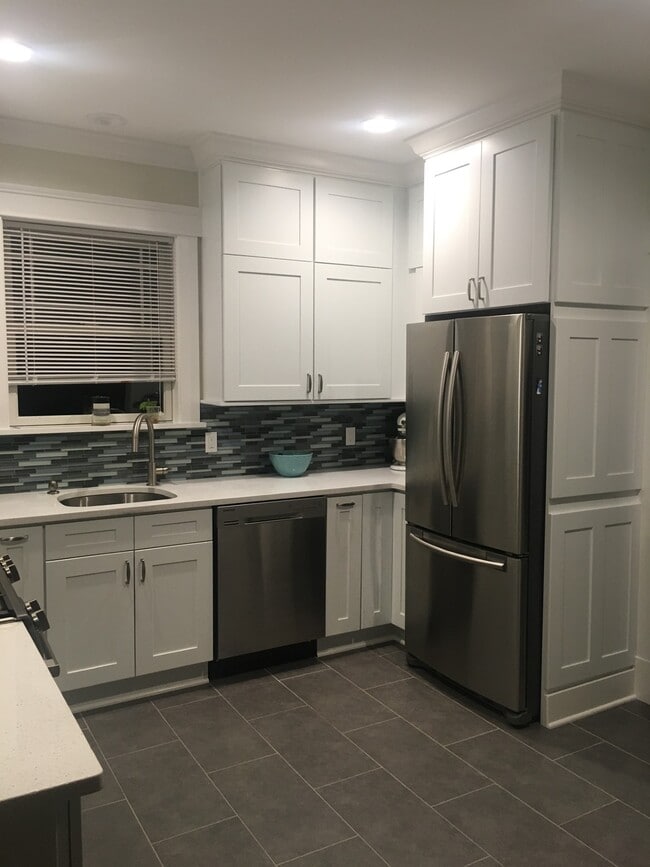 Kitchen - 27 Livingston Ave