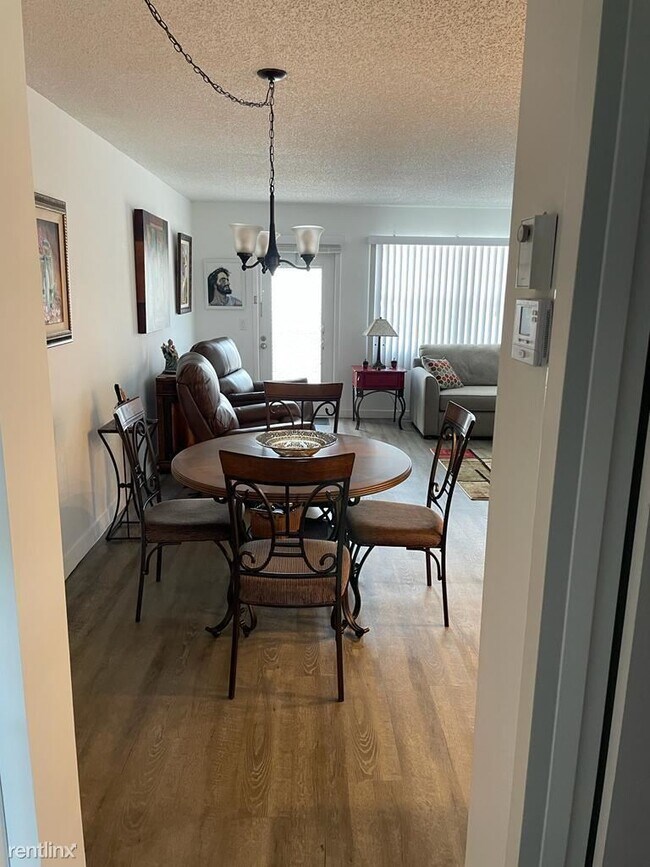 Foto del edificio - 1 br, 1.5 bath Condo - 2052 Cornwall C # 2025