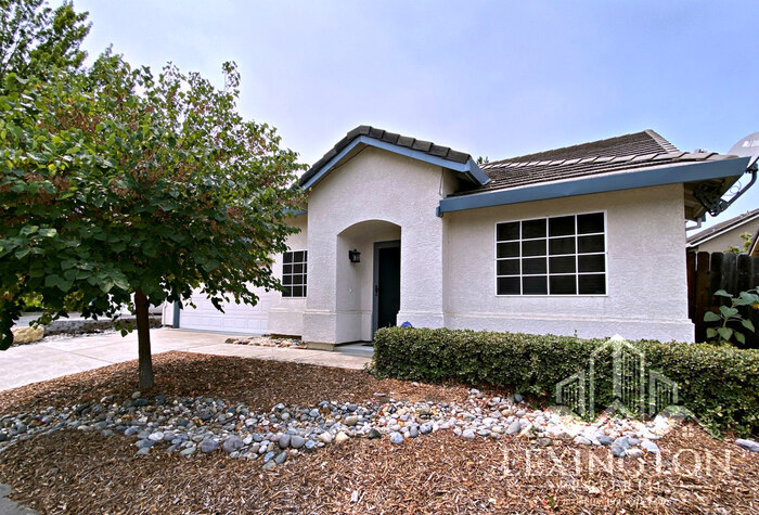 Foto principal - Beautiful, Spacious, 3-Bed 2-Bath Home ava...