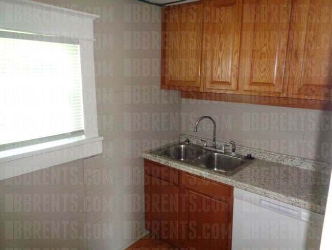 Foto del edificio - 1022 Auburn St 2BR/1BA (Middletown)