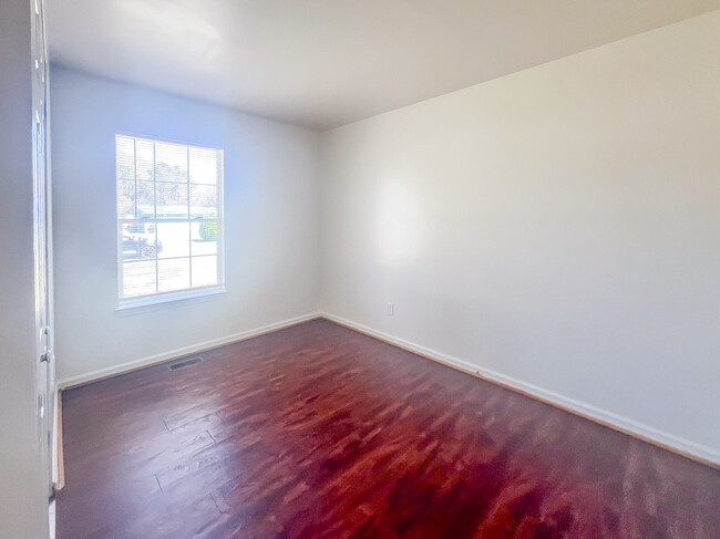 Foto del edificio - 484 Lancaster Creek Rd