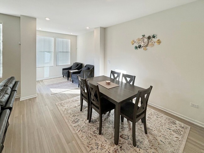 Foto del edificio - Like New 3 bedroom 2.5 bath Townhome in Bl...