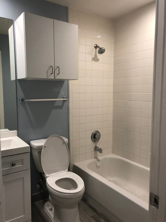 Bathroom - 2716 Chenevert St