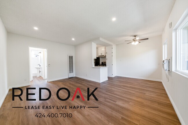 Building Photo - Cheerful One Bedroom with Spacious Rooms, ...