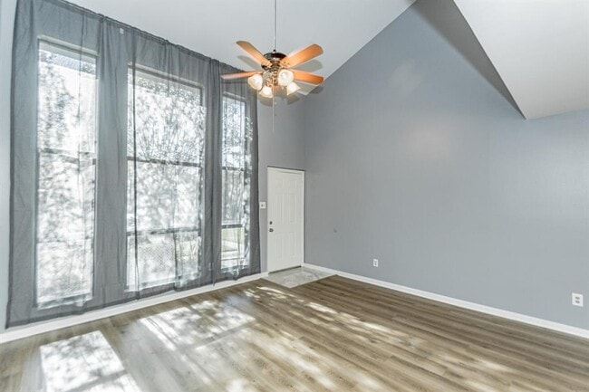 Building Photo - 3911 Sunrise Dr