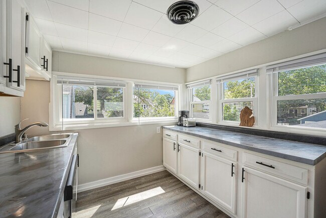 Foto del edificio - 149 Valley Ave SW