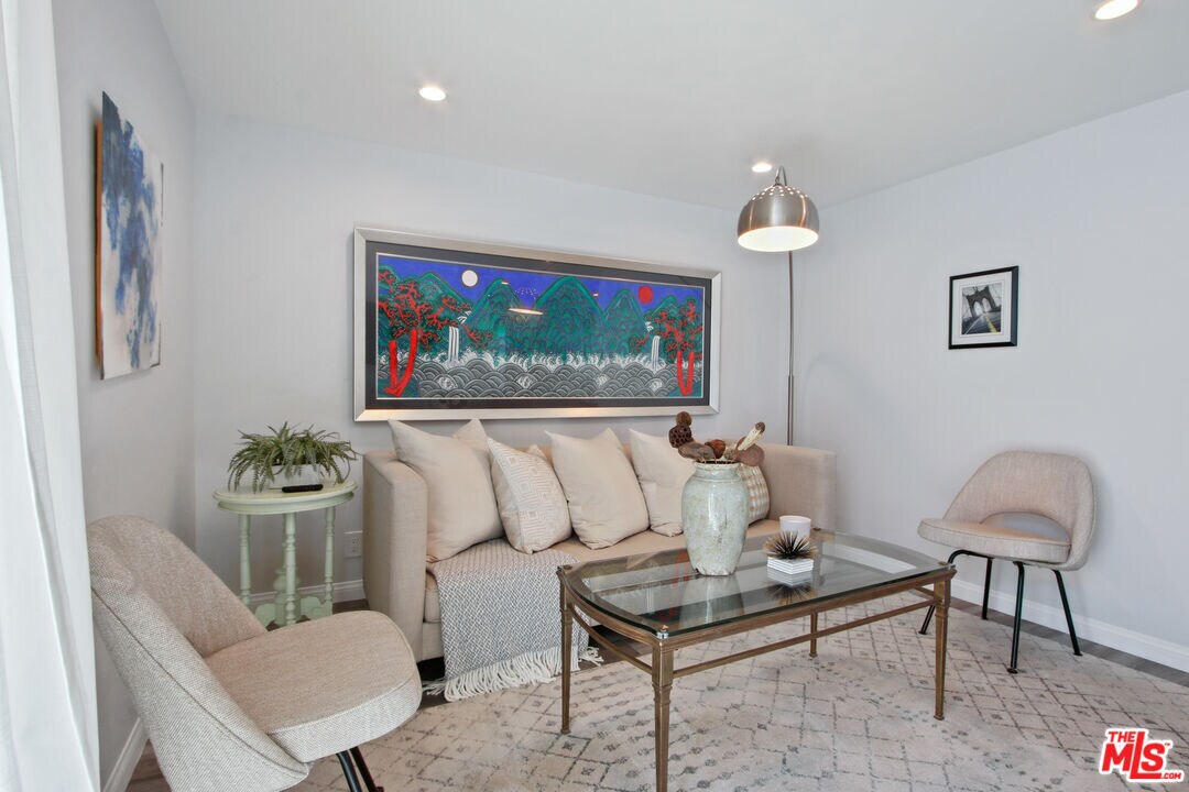 Foto principal - 6438 Rhea Ave