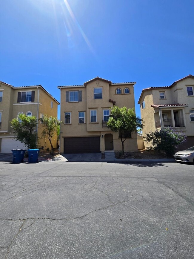 Building Photo - Fabulous 3-Bedroom, 3.5-Bathroom Home with...