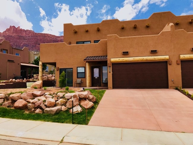 New 2 level town home - 3374 Village Loop