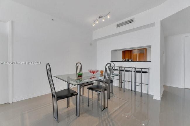 Foto del edificio - 9595 Collins Ave