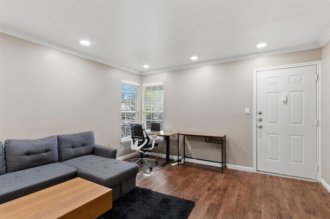 Foto del edificio - 7685 Northcross Dr