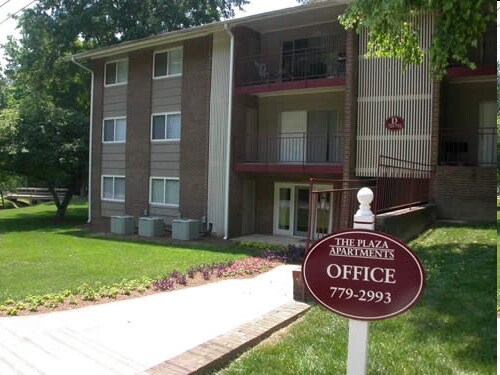 Edificio de oficinas - Plaza Apartments - NC