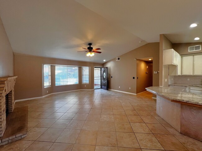 Foto del edificio - 516 Sun Rose Ave