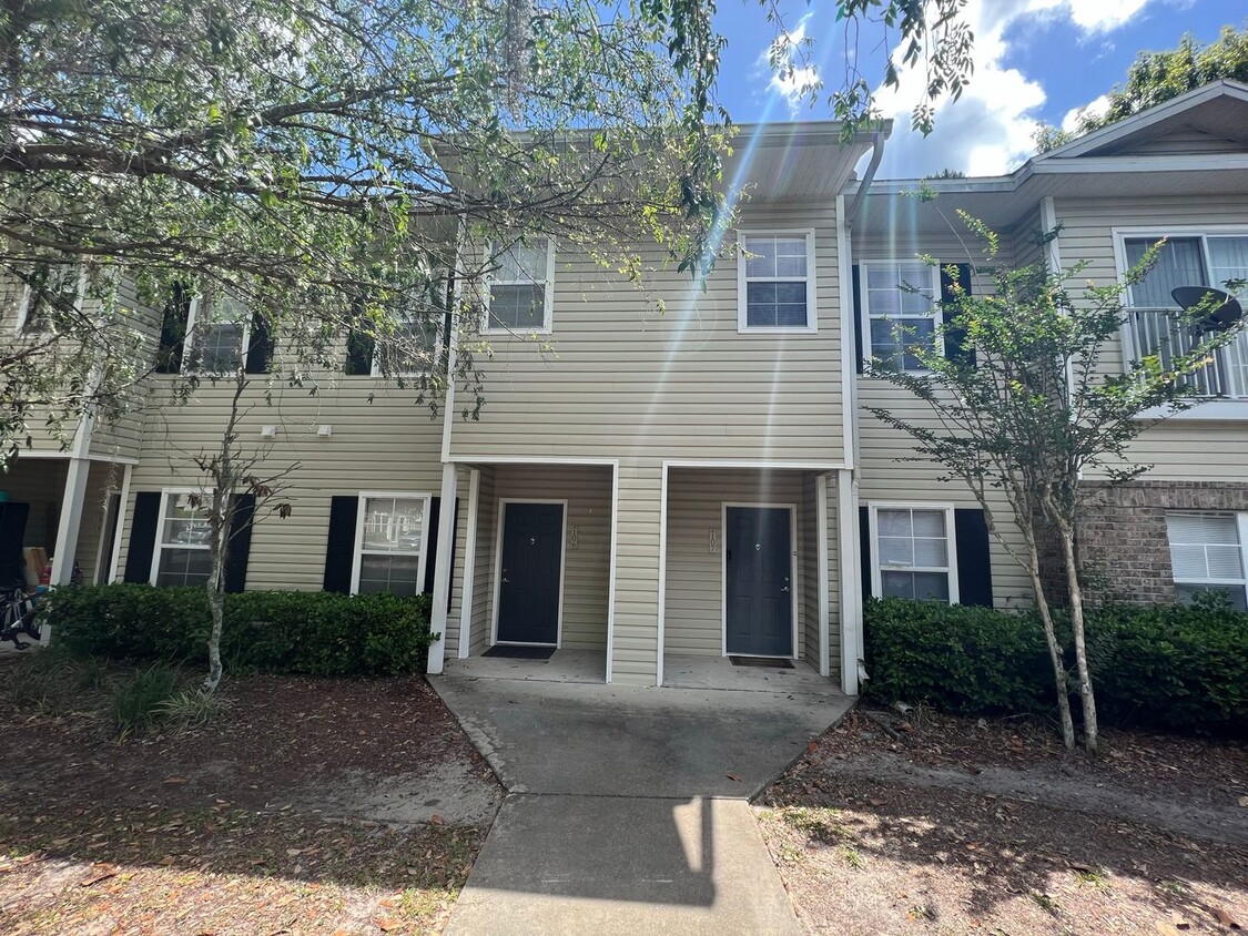 Foto principal - Spacious 2/2.5 Condo in Magnolia Place