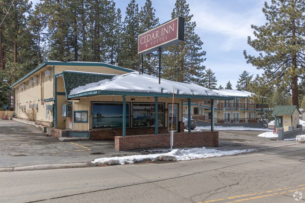 Primary Photo - 4140 Pine Blvd