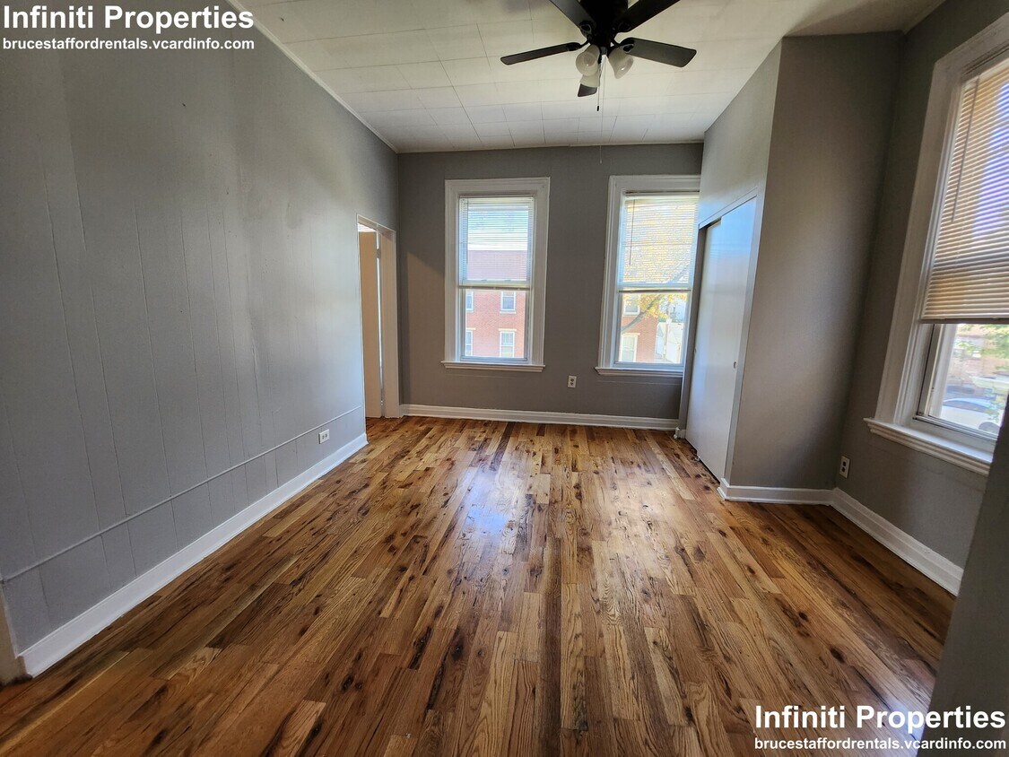 Foto principal - 3838 S Sacramento Ave