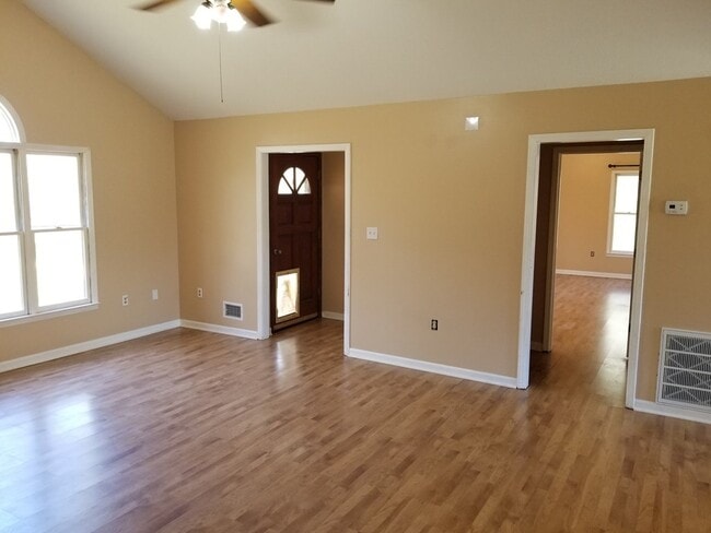 Building Photo - 2139 Tee Vee Rd
