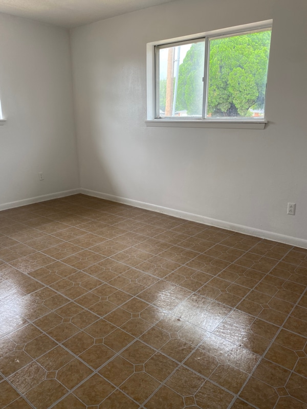 Foto del edificio - 100 Plum Ave