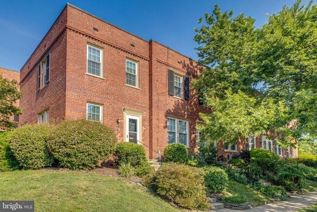Building Photo - 1500 S Barton St