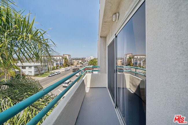 Building Photo - 870 S Crenshaw Blvd