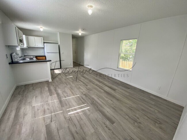 Foto del edificio - Affordable 3-Bedroom Mobile Home in Sulphur – Central AC & Private Lot