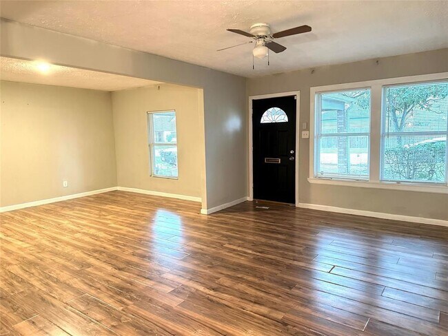Building Photo - 10610 Roandale Dr